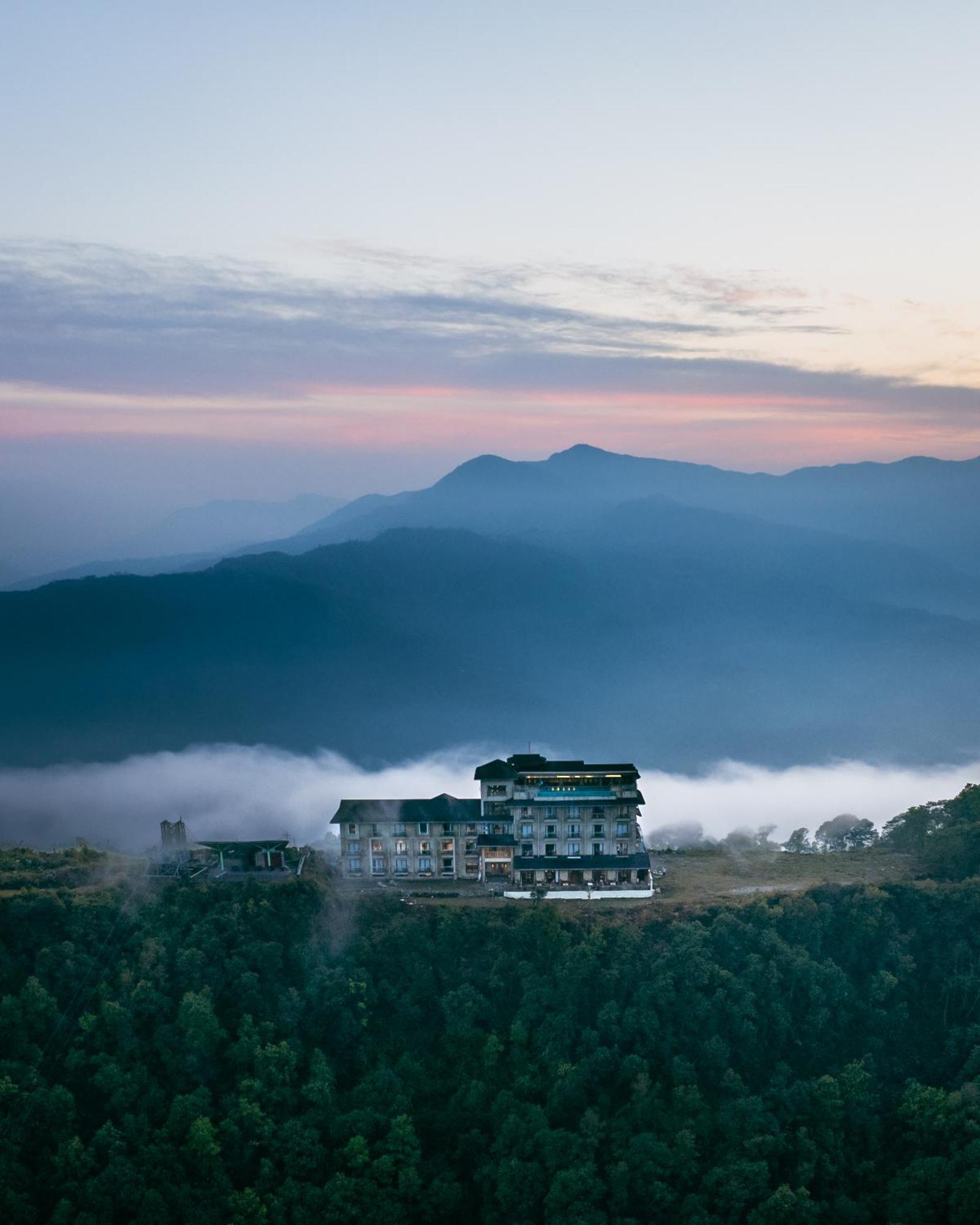 Sarangkot Mountain Lodge Pokhara Exterior photo